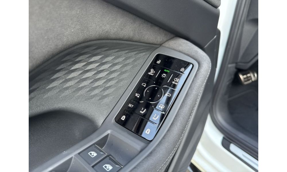 877628