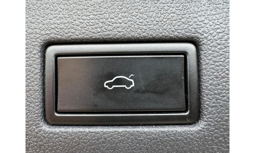 989008
