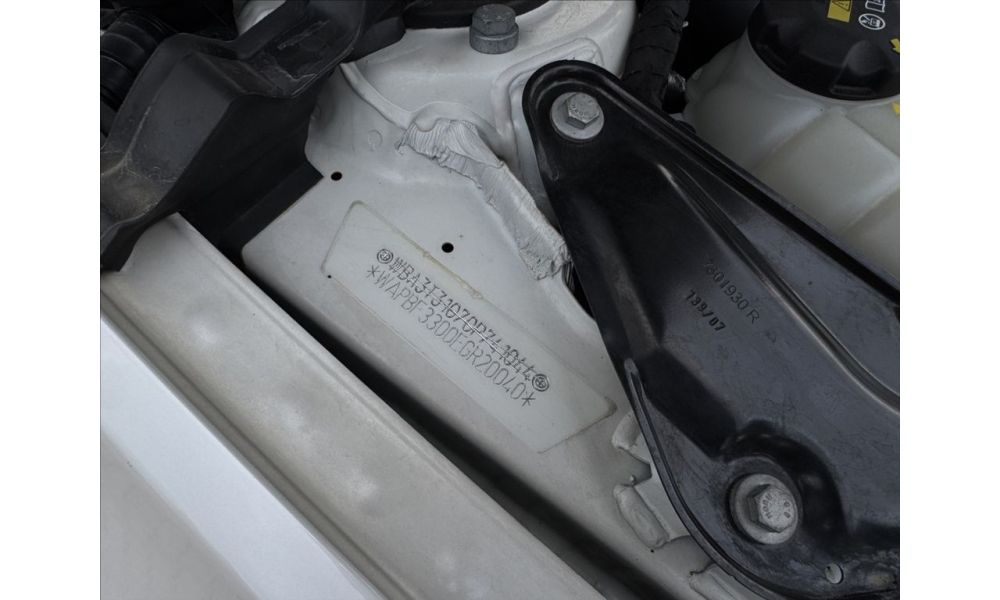 891709