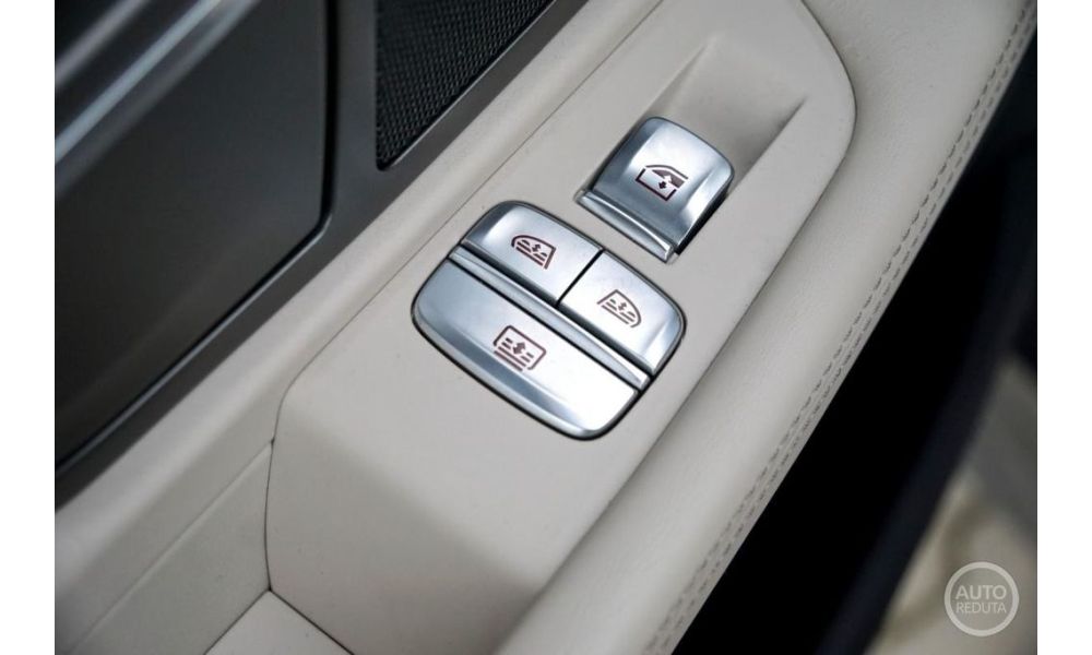 959211