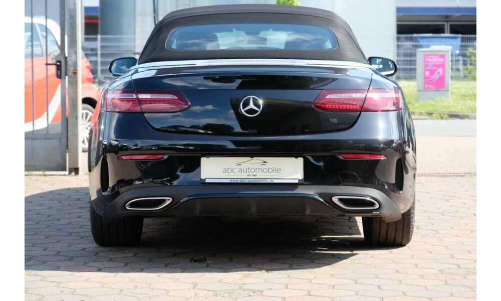 228099