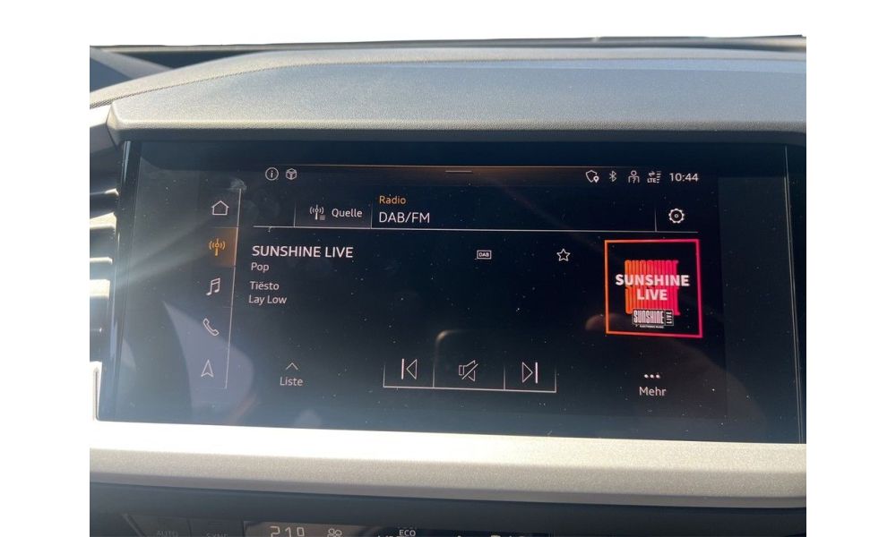 743826