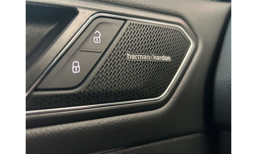 912711