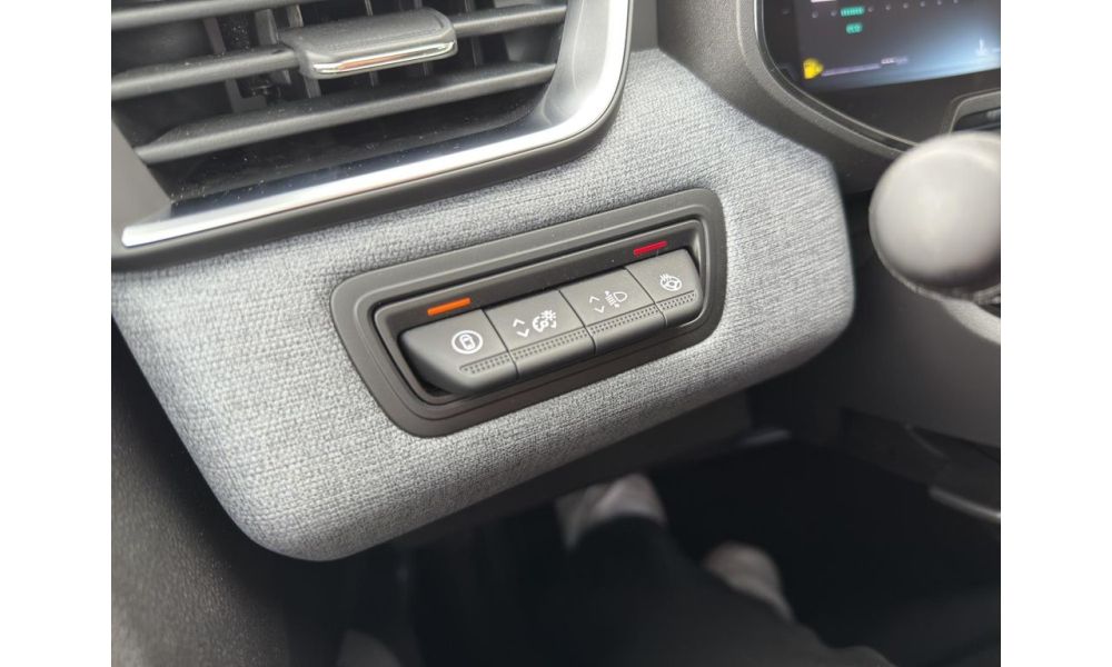 566863