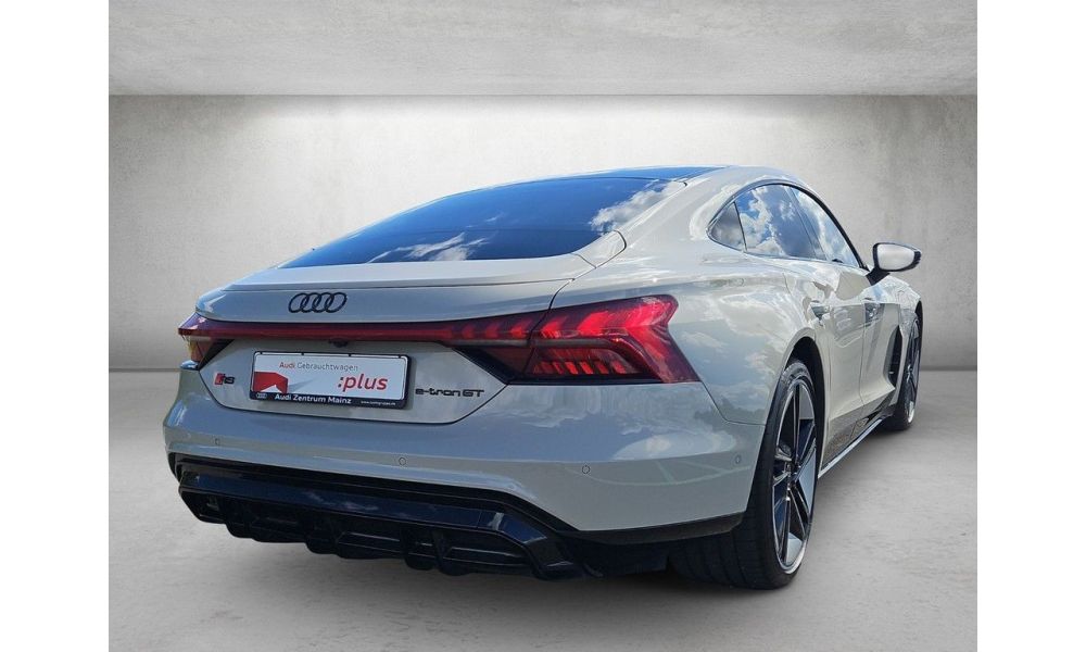 832251