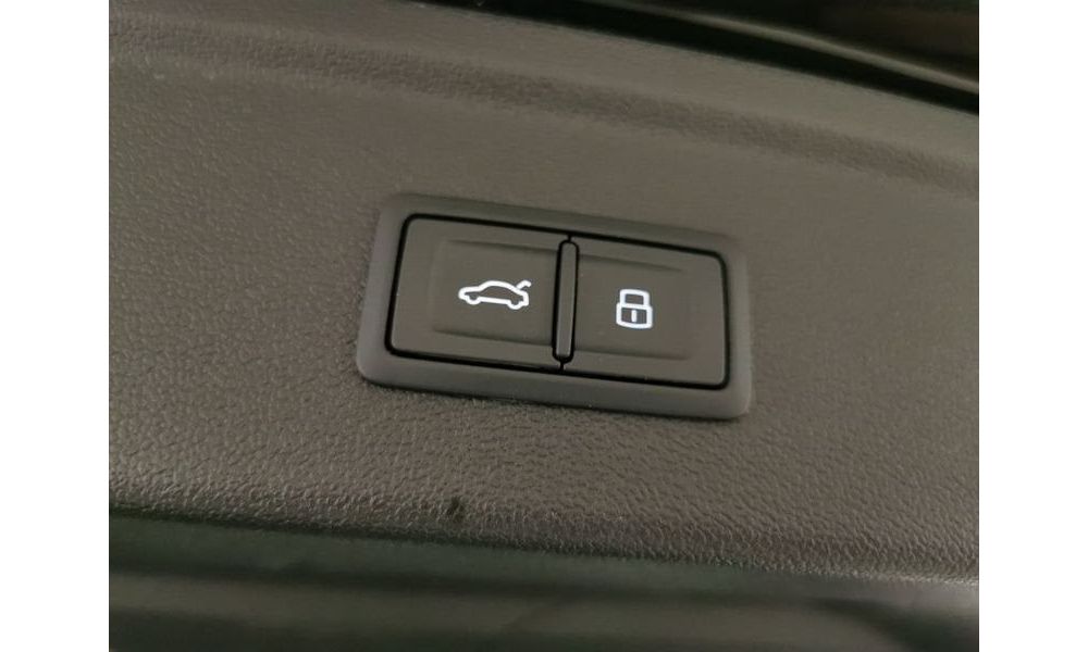 843571