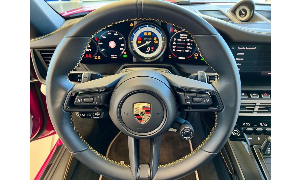 975437