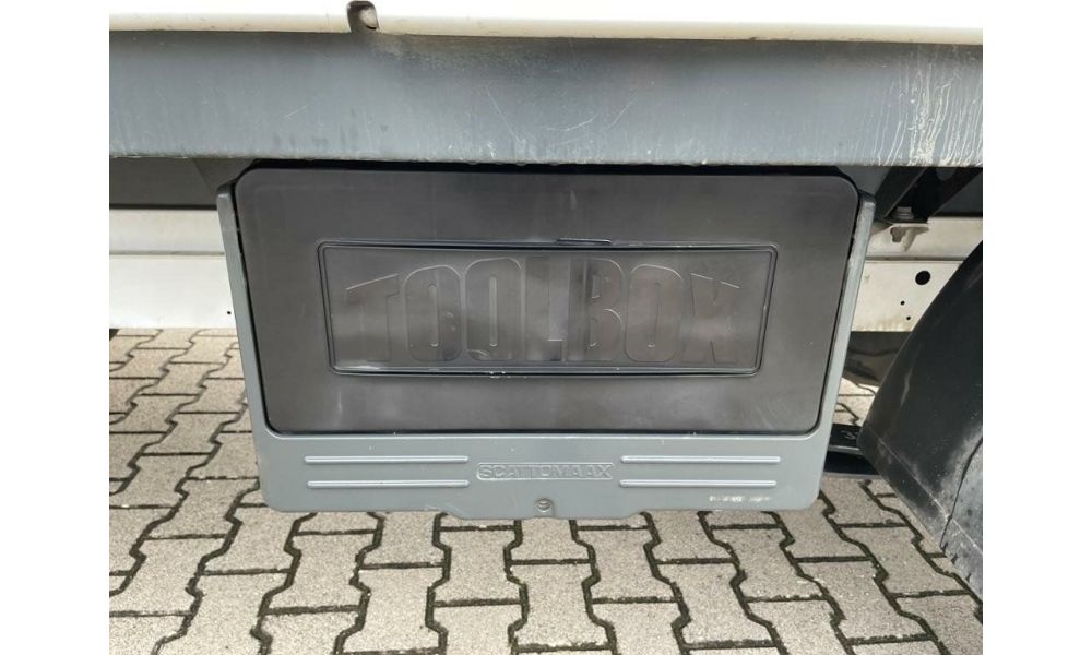227028