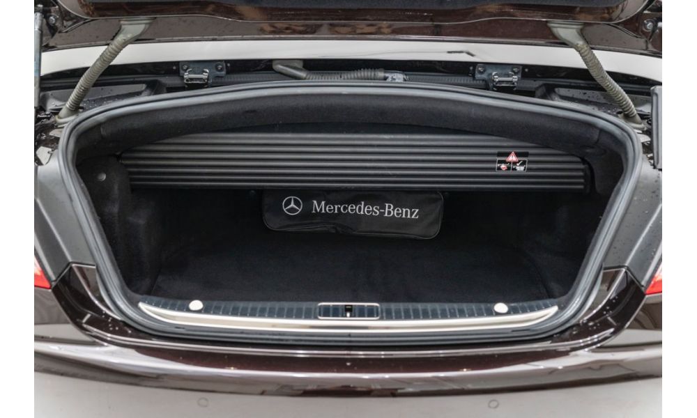 891827