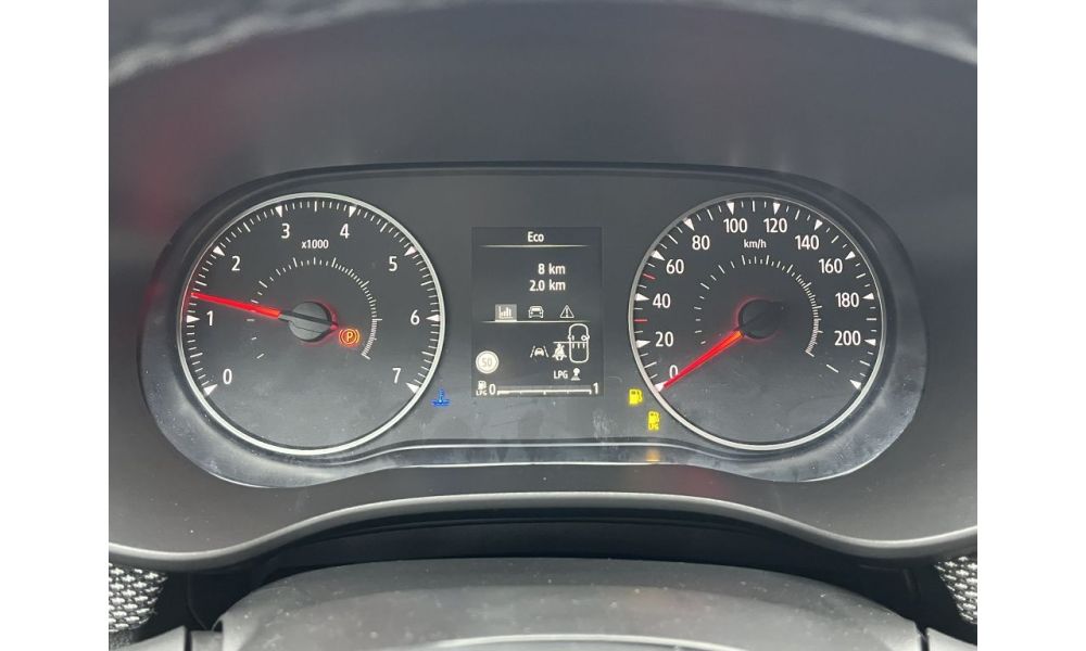 676933