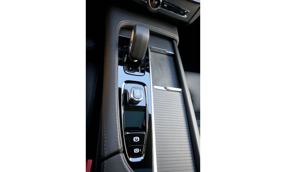 881041