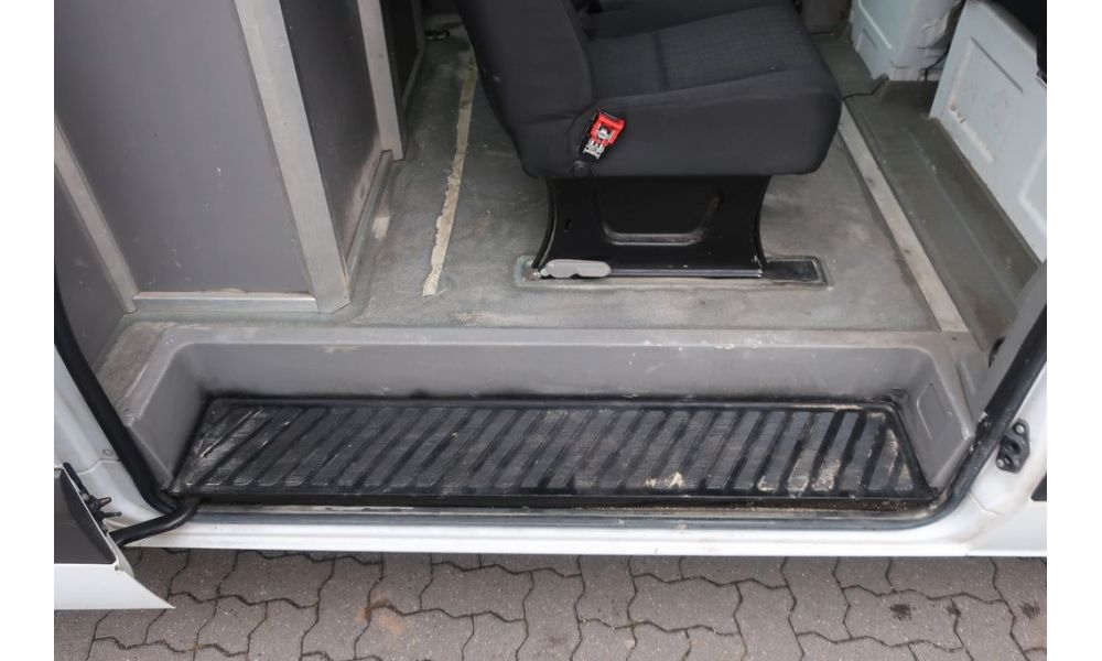 543703