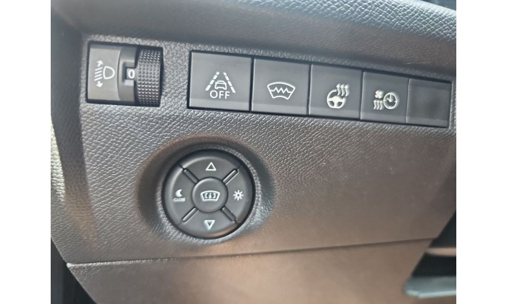 868658