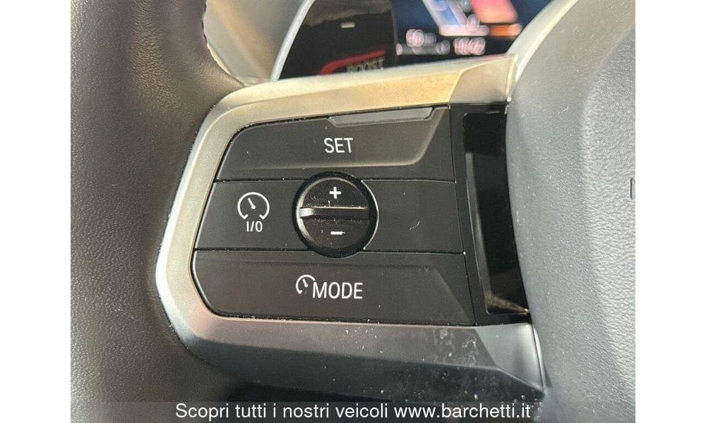 895929