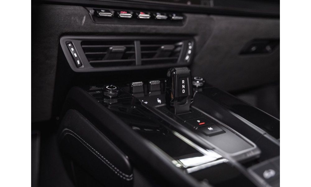 586889