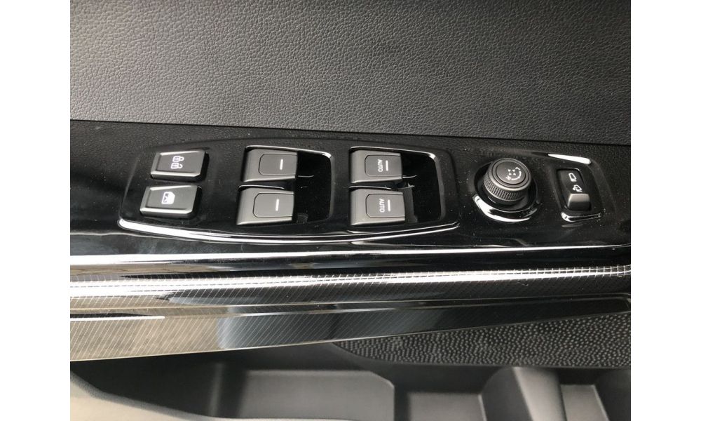 367689