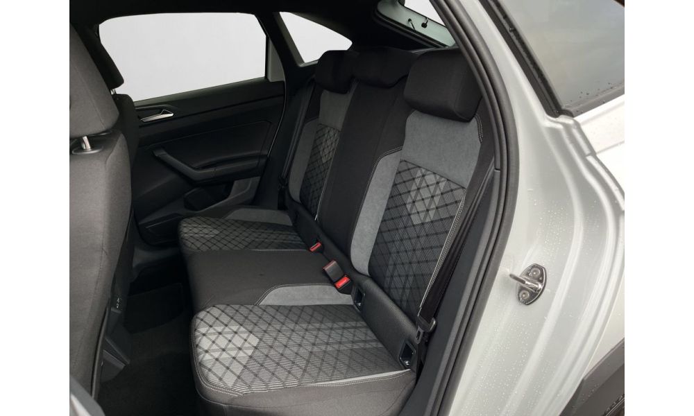 818126