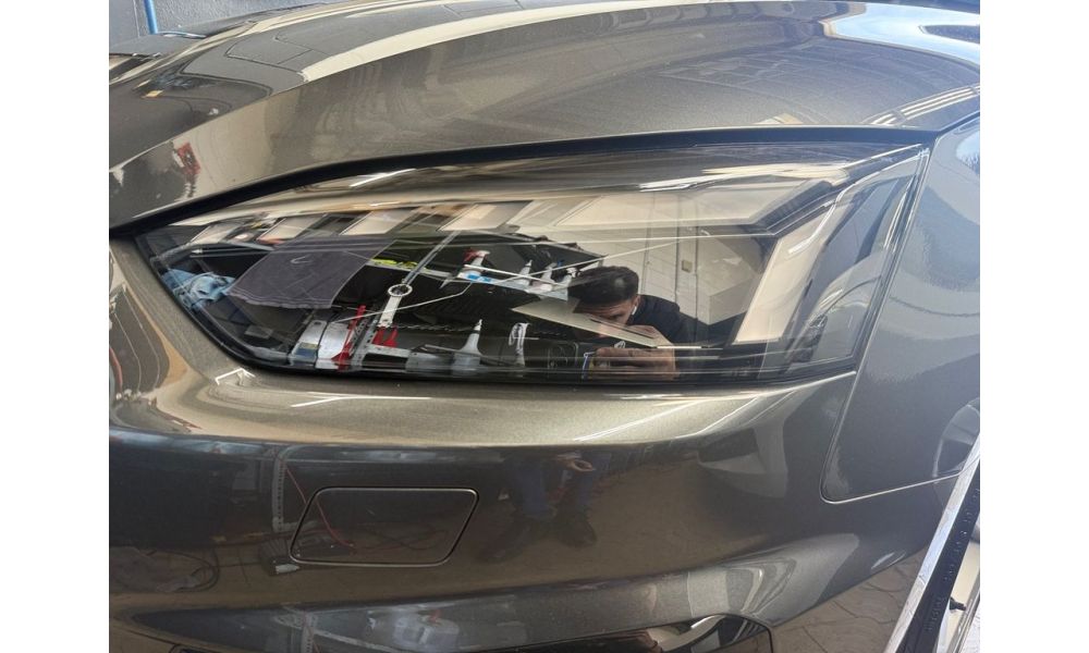 918559