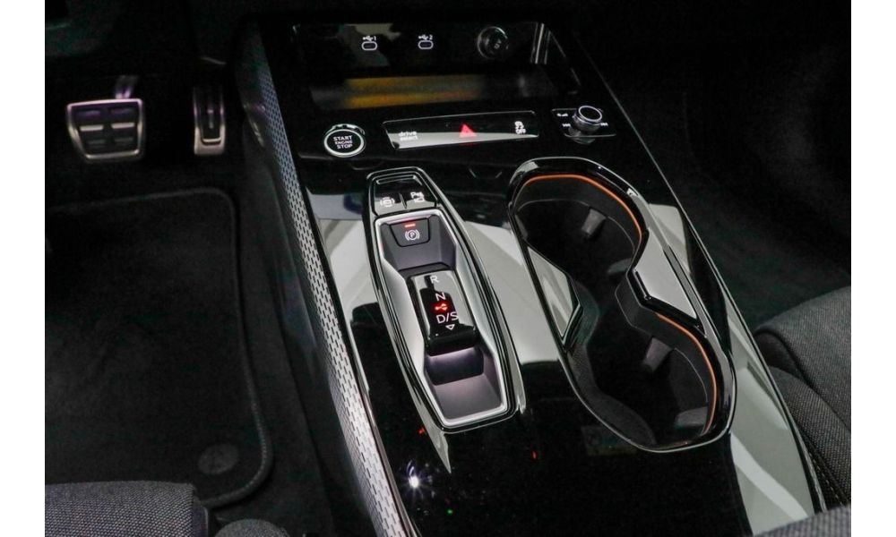 912001