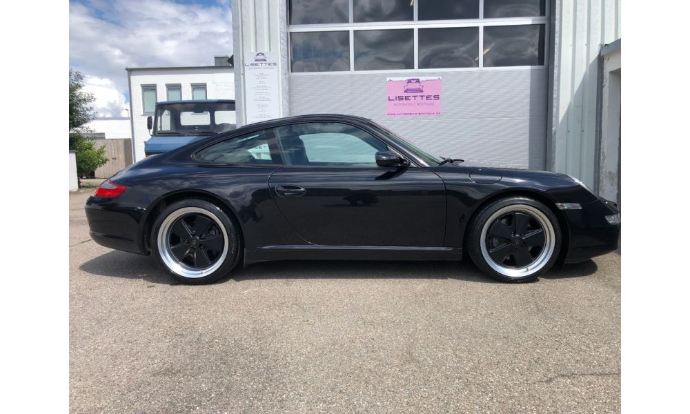 701911