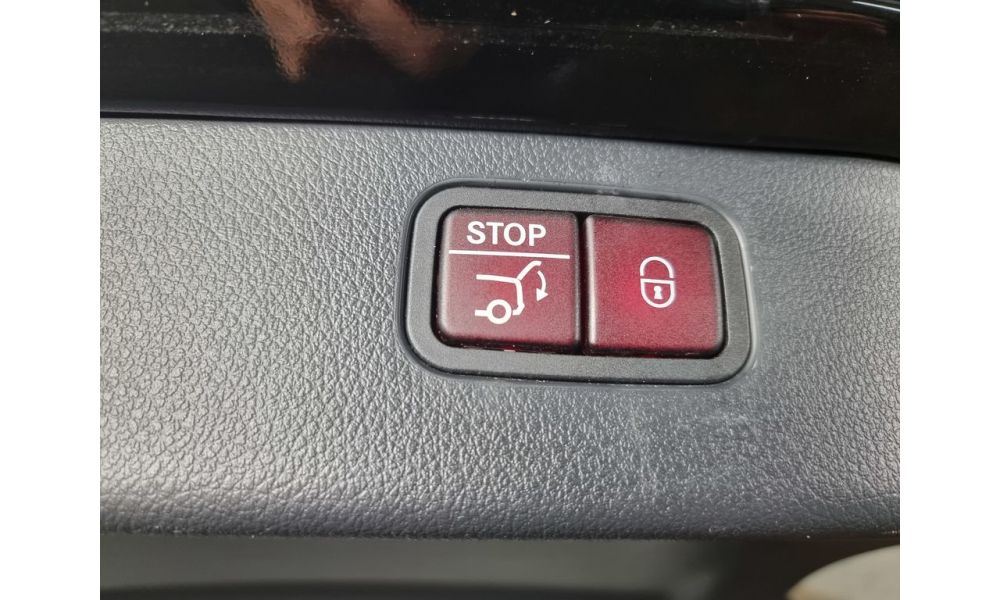 911739