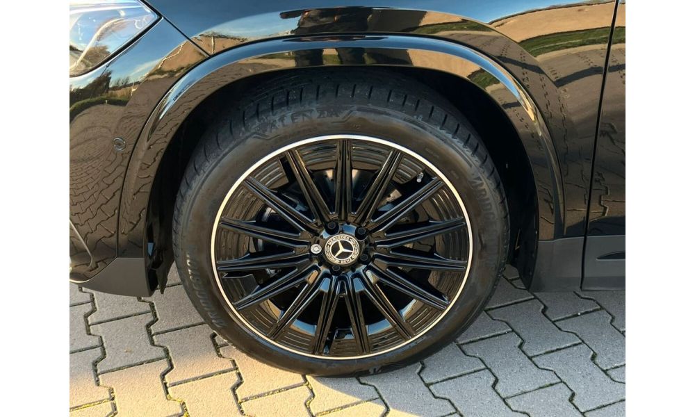 803883