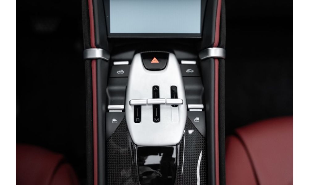 921320