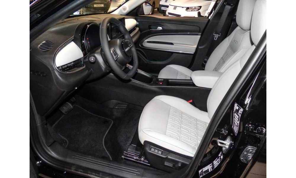568825
