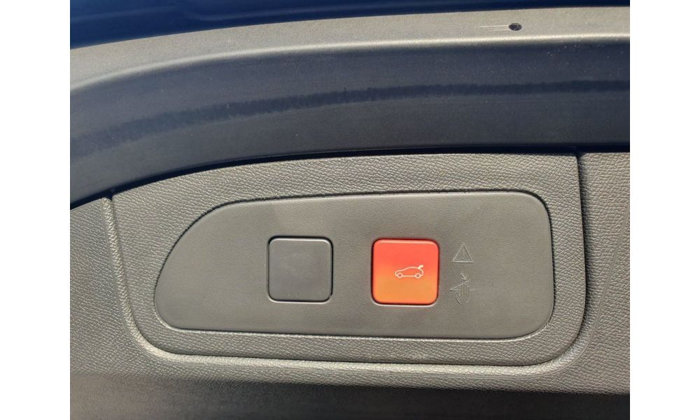 888590