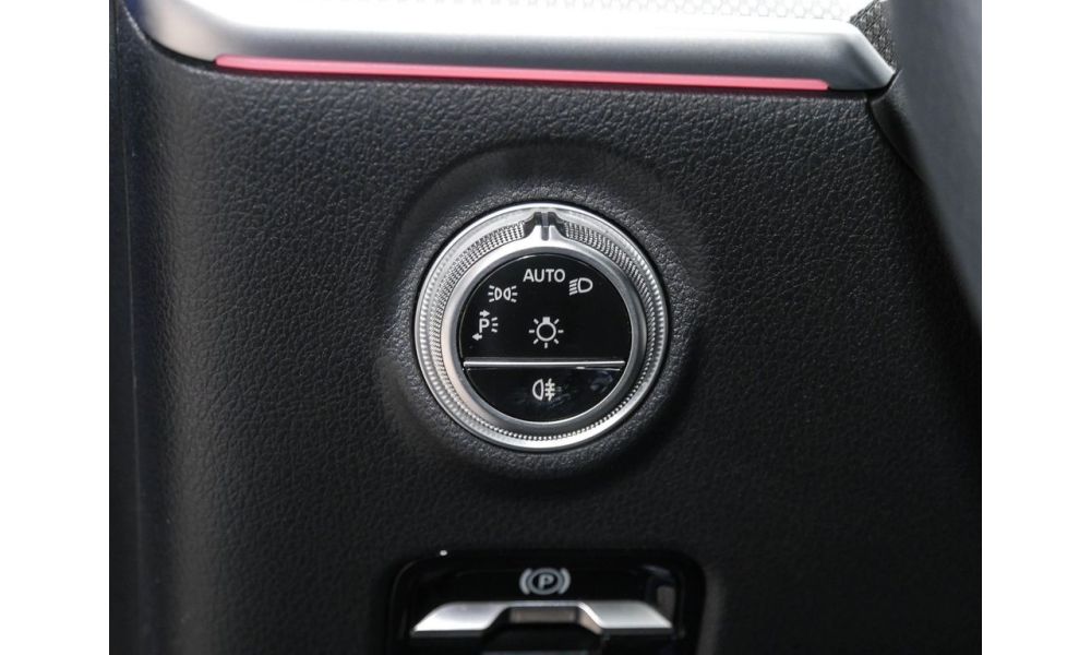 323004