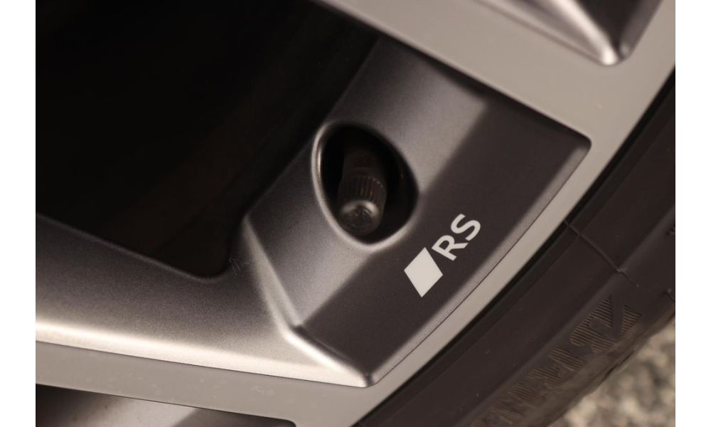 85835