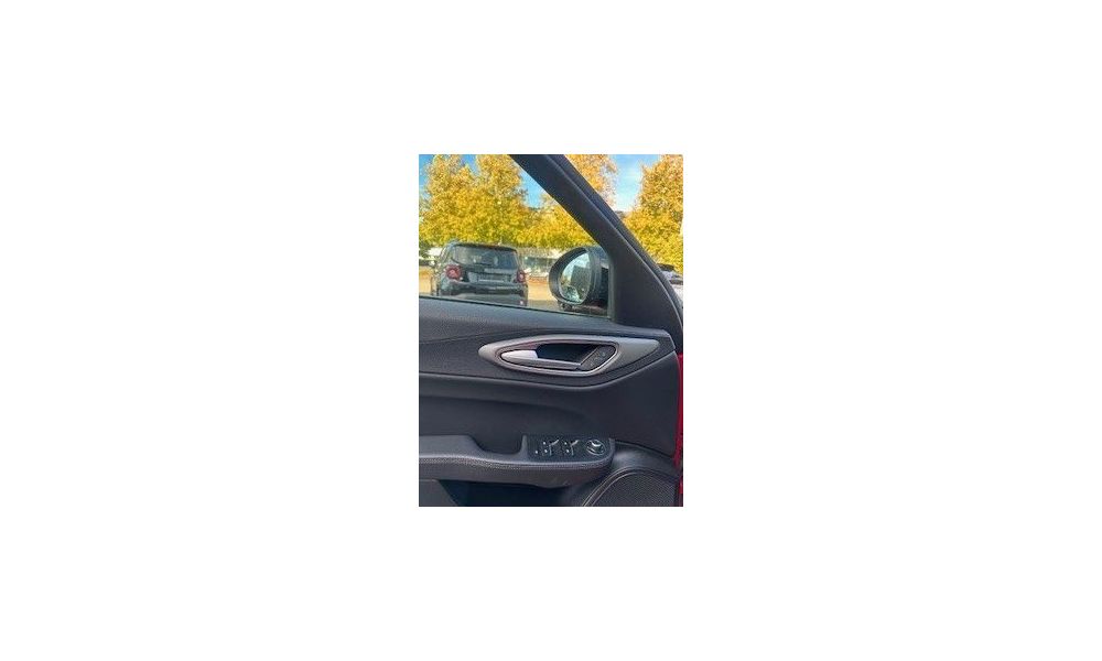 576305