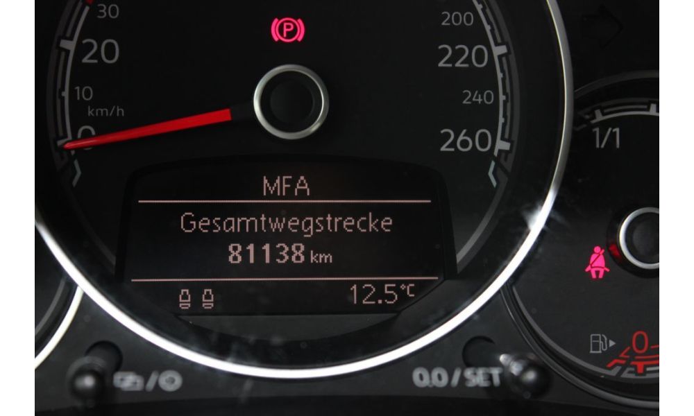 563876