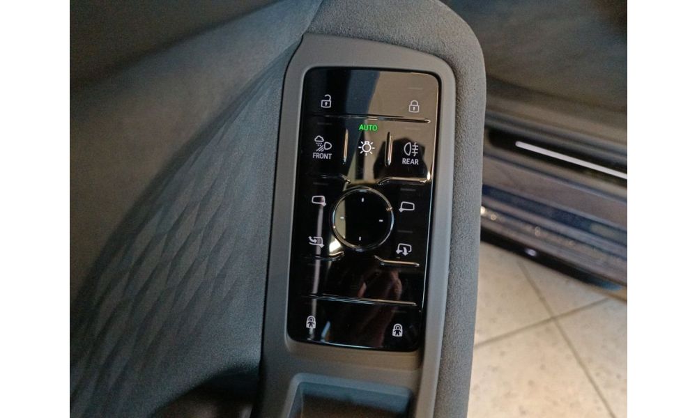 912343