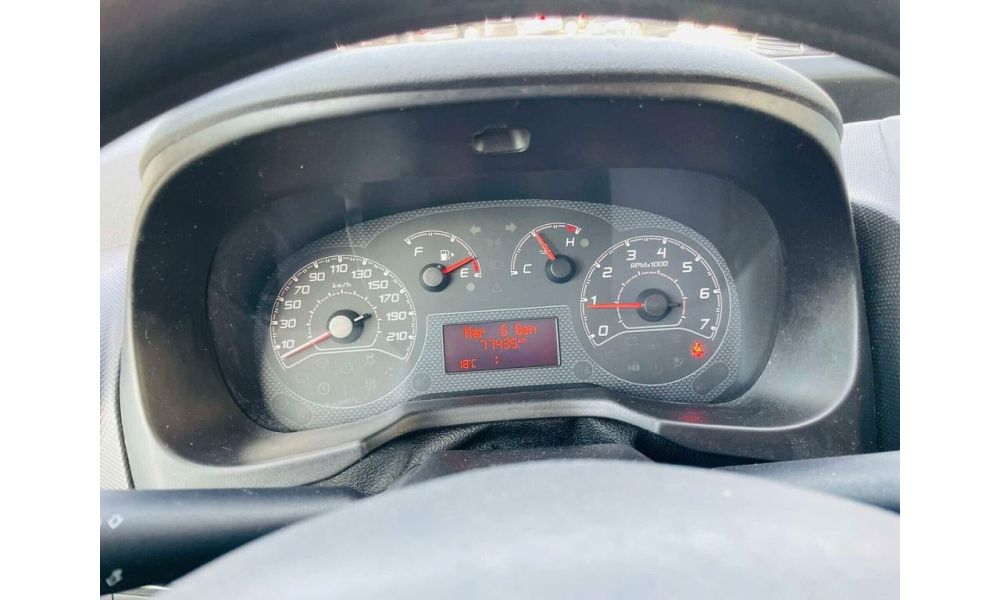 118300