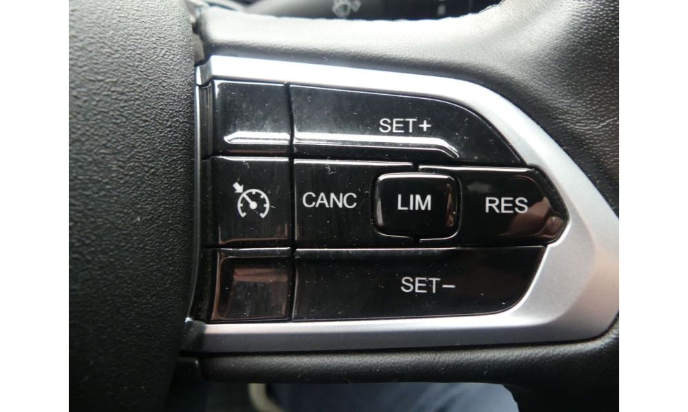 607827