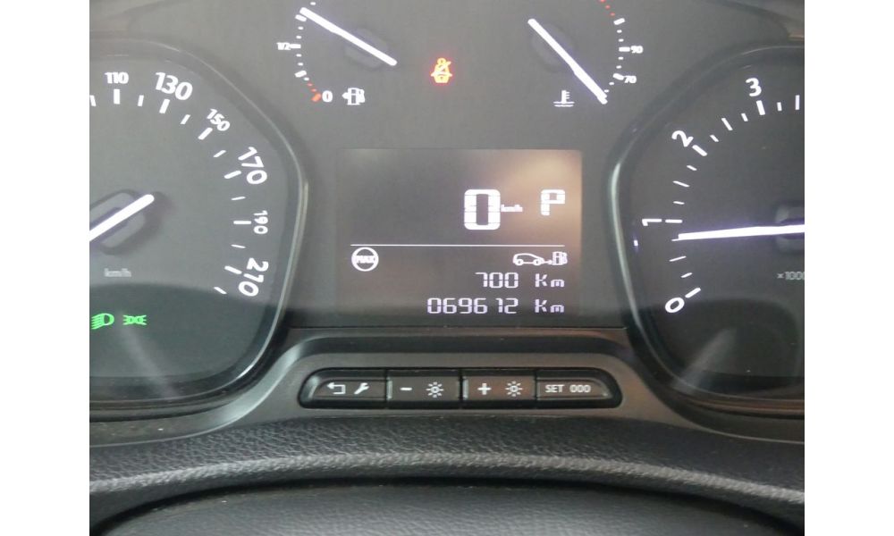 898656