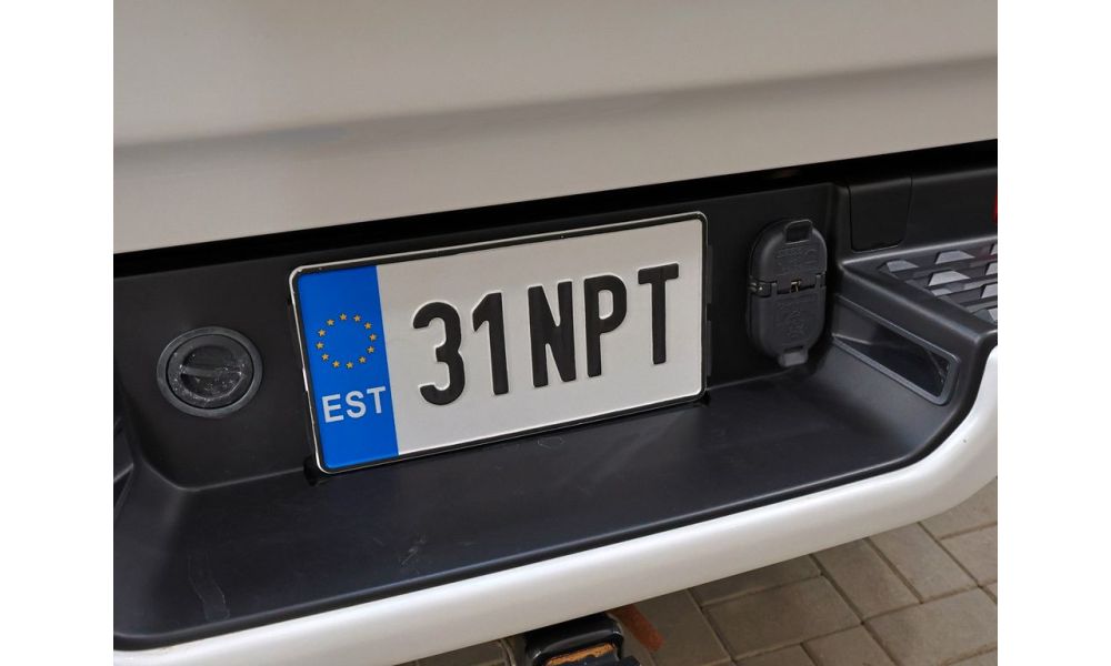 303477