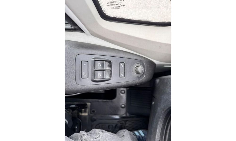 737598