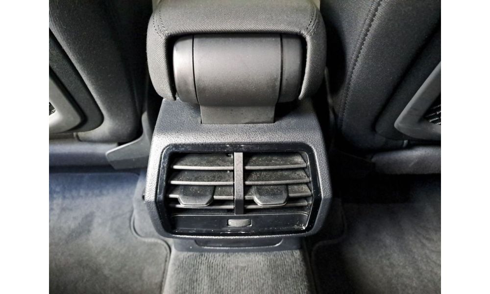 977643