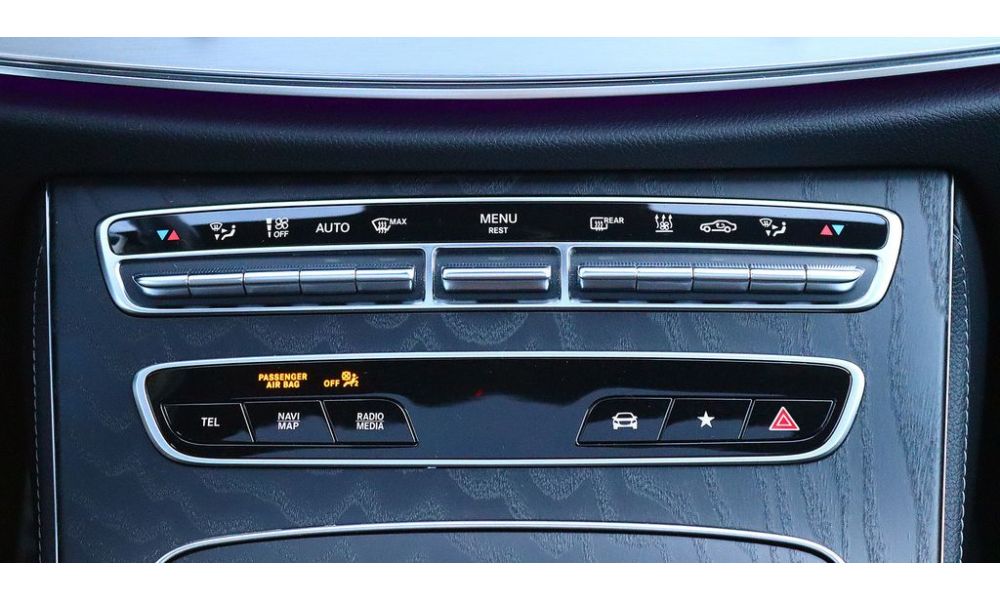 832900