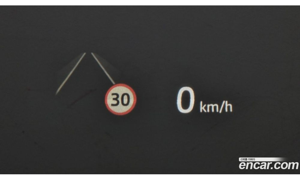 504747