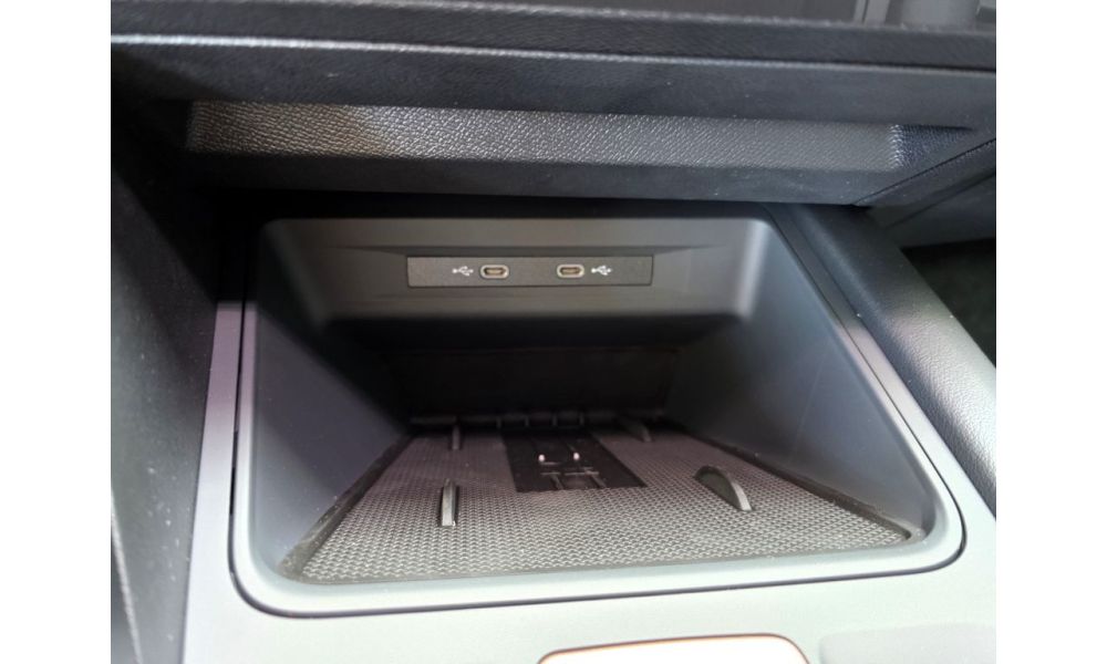 587003