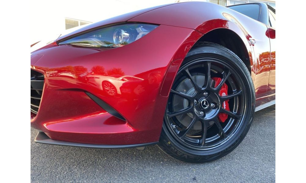 232929