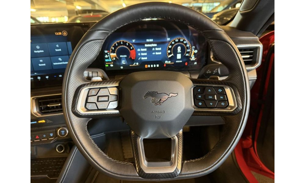 890884