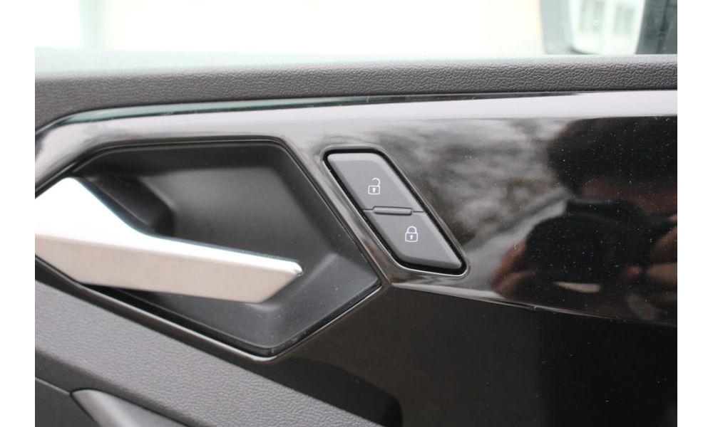 530070