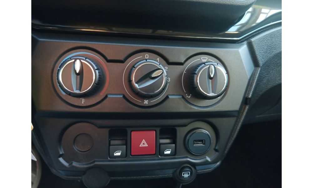 893296