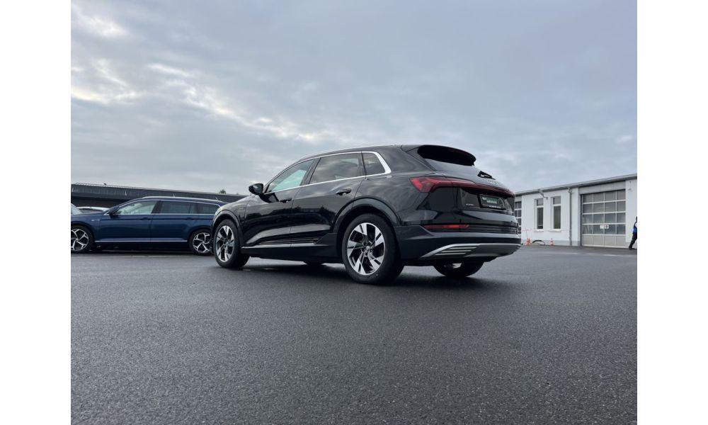 523811