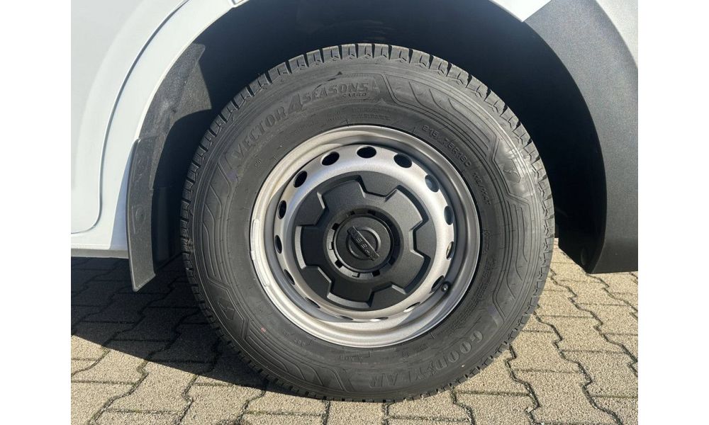 725768