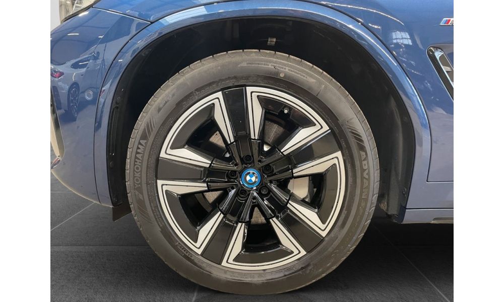 504300